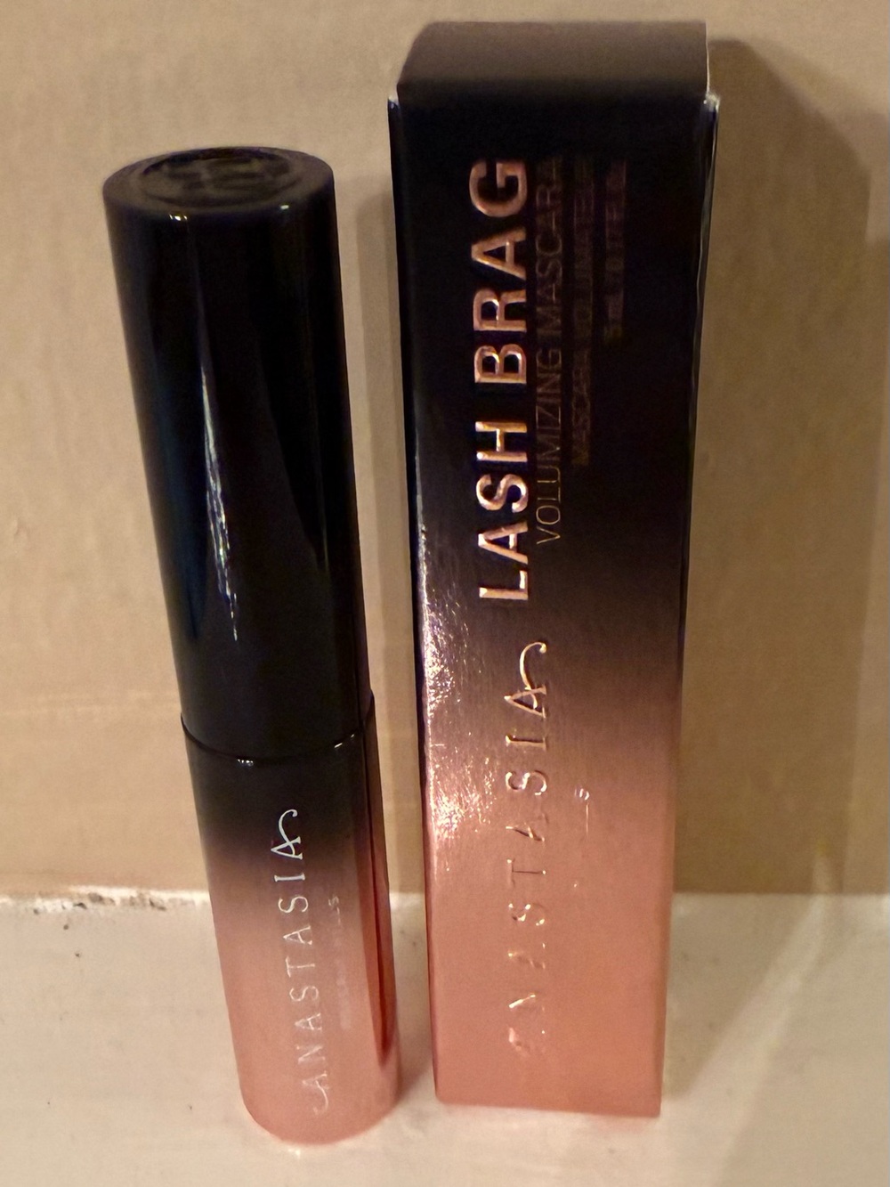 Anastasia Lash Brag Volumizing Mascara - Black